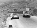 Shelby AC Cobra - Gurney überholt eine Giulietta an der Targa Florio 1964