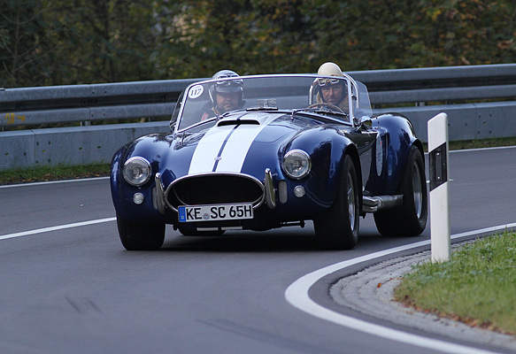 Shelby Cobra (1965) am Jochpass Memorial 2011 (Start-Nr. 117)