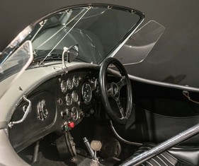 Shelby Cobra 289 (1964) - in der Ausstellung "PS:. Ich liebe Dich. Sportwagen-Design der 1950er - 1970er Jahre"