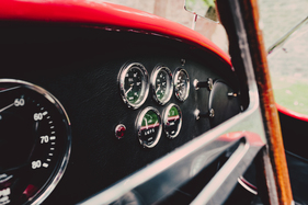 Shelby Cobra 427 (1966) - das Armaturenbrett ist überzogen