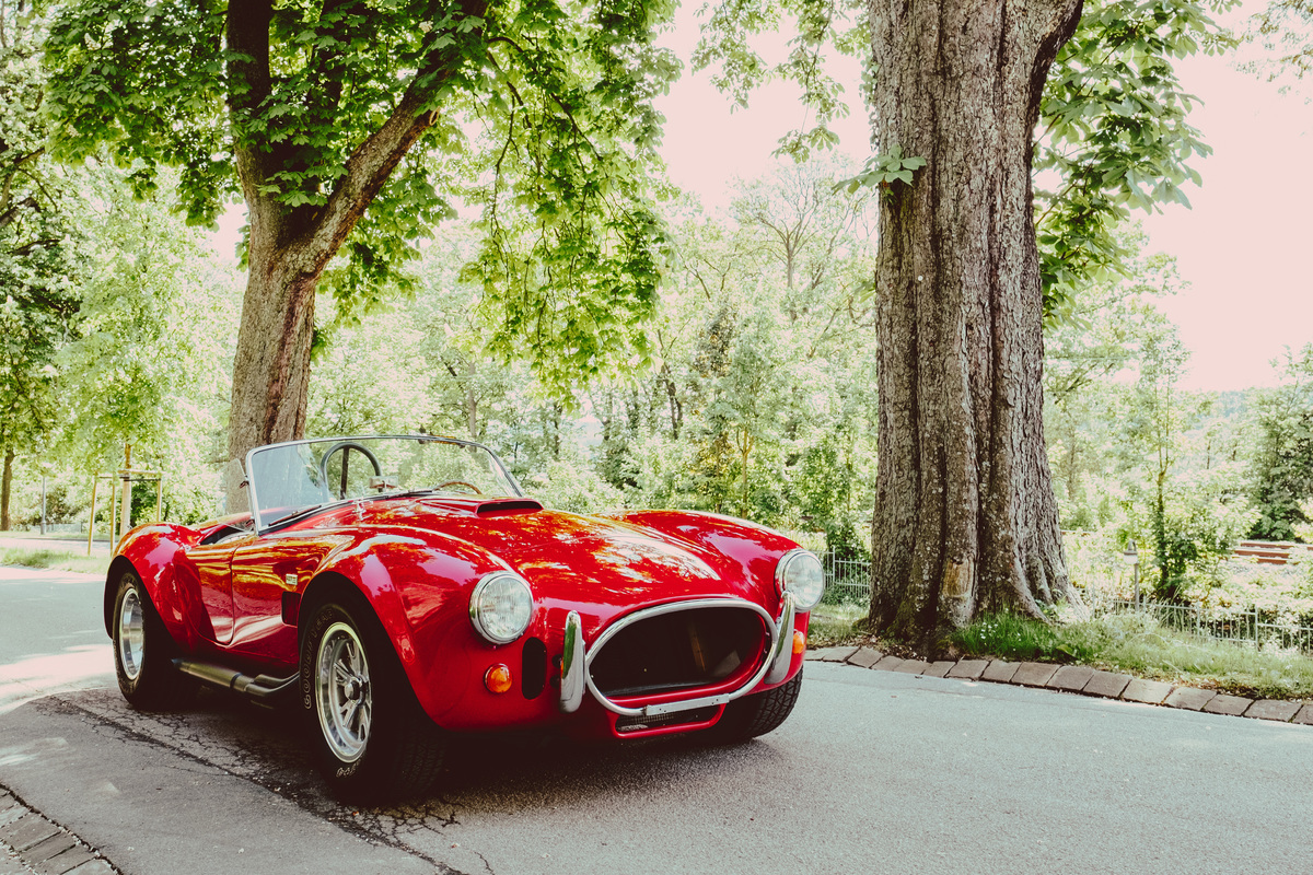 Shelby Cobra 427 (1966) - die Karosserieform orientierte sich an der Competition-Version der 289-er Cobra