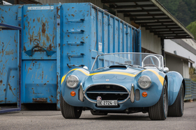 Shelby Cobra 427 (1966) - steht auf breiten Rädern