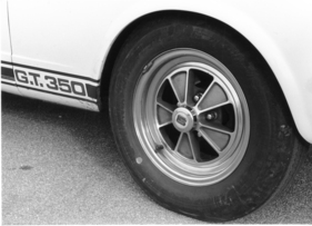 Shelby GT 350 (1965) - mit Leichtmetallrädern