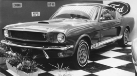Shelby GT 350 (1966) - Präsentation an der Automobilausstellung mit den optionalen Leichtmetallrädern