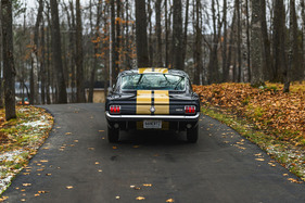 Shelby GT 350-H (1966) – Dezenter Abgang: die Auspuffrohre verstecken sich hinter der Heckschürze Shelby GT 350-H (1966) – Dezenter Abgang: die Auspuffrohre verstecken sich hinter der Heckschürze