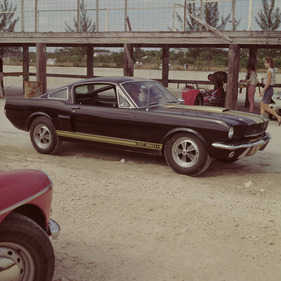 Shelby GT 350-H (1966) - frühes Modell mit 15-Zoll-Rädern von Cragar