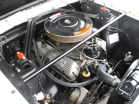 Shelby Mustang GT 350 (1965) - Motorraum des in Monterey 2010 von RM Auctions versteigerten Mustangs