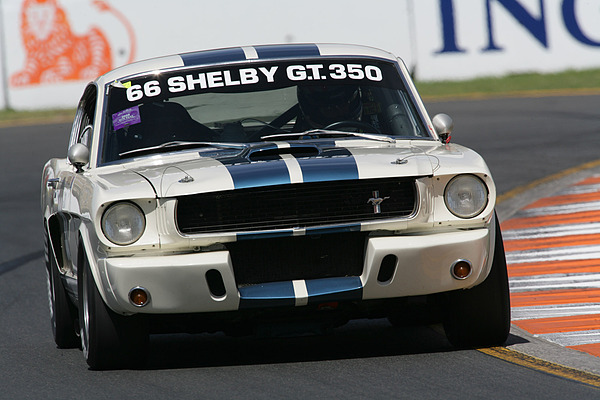 Shelby Mustang GT 350 (1966) - austoben auf der Rennstrecke