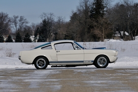 Shelby Mustang GT 350 (1966) - die Silhouette unterscheidet sich kaum vom Serien-Fastback Shelby Mustang GT 350 (1966) - die Silhouette unterscheidet sich kaum vom Serien-Fastback