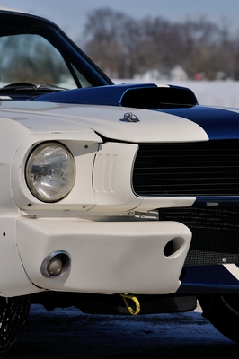 Shelby Mustang GT 350 (1966) - mehr Luft für den Motor durch die aufgesetzte Lufthutze