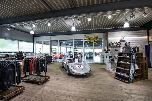 Image: Store with everything you need for classic cars - Goodtimer Oldtimerzentrum Ostschweiz