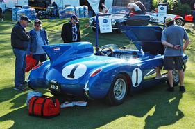 Show-Effekt - kaum zu glauben, dass der aufgetakelte Chevrolet Corvette SR-2 von 1956...