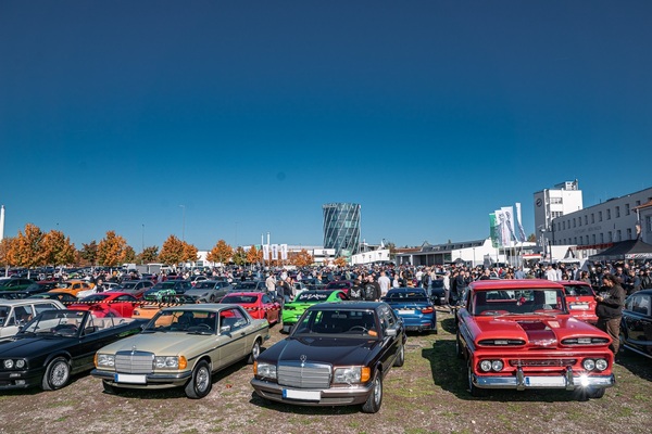 Show parking lot - Motorworld Region Stuttgart 2024 season opener