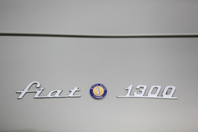 Siata 1300 Coupé 2+2 (1962) - der Fiat-1300-Schriftzug auf dem Bug
