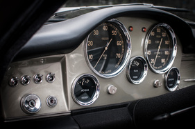 Siata 1300 Coupé 2+2 (1962) - schöne Instrumente und attraktive Kippschalter für Licht und Scheibenwischer