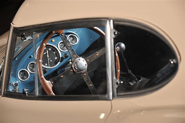 Siata 208 CS - Blick in das Cockpit