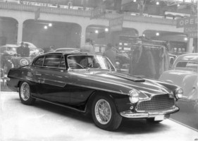 Siata 8V Vignale (1954) - in leuchtendem Rot-Schwarz gehaltene Variante des Fiat 8V von Siata kam verspätet zum Genfer Automobilsalon 1954