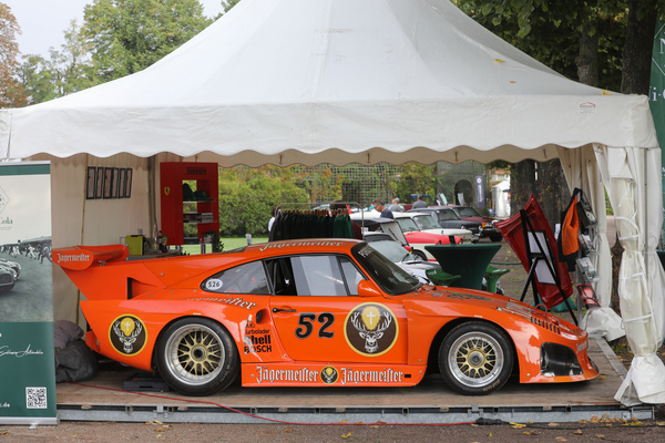 Sicher unter Dach untergebracht ist dieses Porsche 935 Derivat - 21. Classic-Gala Schwetzingen 2025