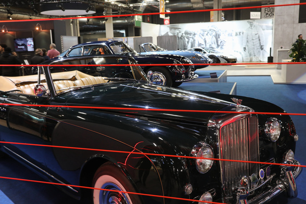 Sichtbare "Schutzzäune" bei Kidston – Rétromobile Paris 2025