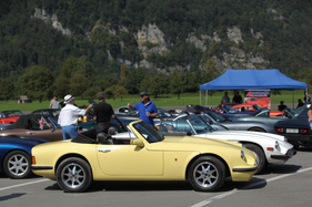 Bild Sie sehen ähnlich aus, aber es liegen rund 12 Jahre dazwischen - TVR S (gelb) und 3000 S (weiss) - British Car Meeting in Mollis am 28. August 2016