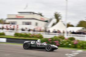 Sieger Rod Jolley auf Cooper T45/51, dahinter Paul Smeeth auf Lotus 18 - Richmond & Gordon Trophies - Goodwood Revival 2015
