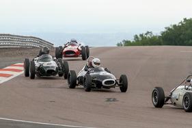 Bild Sieger beider Läufe in der Formel Junior war Robin Longdon im Nummer #5 Lola Mk2 1960 am Grand Prix de l'Age d'Or 2016