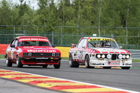 Bild Sieger des ersten Rennens BMW 3.0 CSL (1973) neben Ford Capri 3.0 MK3 (1979) mit Motorcraft Lackierung - Spa Classic 2016