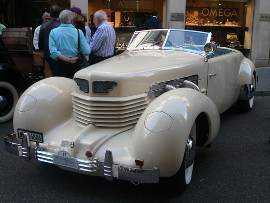 Winner in the category of pre-war cars was this Cord convertible with additional cooling vents from 1937 - RAID Concours d'Elégance in Basel on August 27, 2014