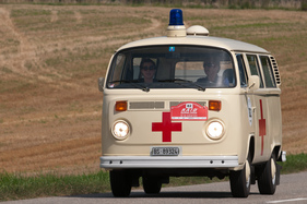 The winners of the Ladies' Cup were Nelly Gartmann and Sabina Schneider in their 1973 ambulance VW T2b - RAID Suisse-Paris 2013