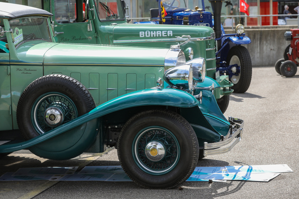 Sieht wie ein klassisch-schöner Cadillac aus dem Jahr 1933 mit V8-Motor aus ... - Old Wheels Biel-Bienne 2025