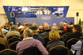 Silverstone Auctions versteigert Autos und Automobilia - an der Race Retro 2014