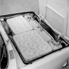 Simca 1000 (1962) - der vorne liegende Kofferraum lässt sich gut beladen