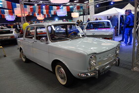 Simca 1000 (1965) – auf dem Stand des "Simca Automobiel Club Nederland", prämiert als Best Club Car – Classic Car Show Maastricht 2024 (1965)