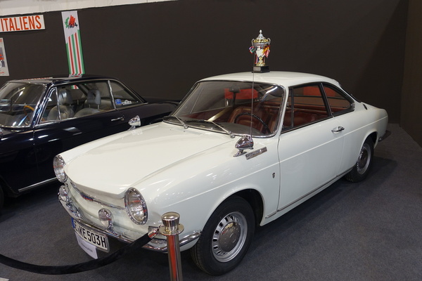 Simca 1000 Coupé (1966) – wegen der Karosserie von Bertone in italienischer Umgebung ausgestellt – Essen Motor Show 2024