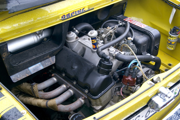 Simca 1000 Rallye 2 (1973) – der Motor, Quell des Lärms und der Freude – Oldtimer-Treff Shopping-Raststätte Würenlos 2024