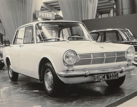 Simca 1300 (1963) - Ein 1300 in heller Farbe am Autosalon in Genf
