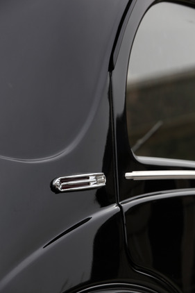 Simca «8» 1200 (1950) - Chromleisten und Positionslichter