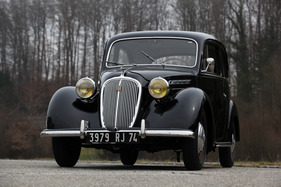 Simca «8» 1200 (1950) - die Modelle ab 1949 erhielten wertigere Details und stabilere Stossstangen