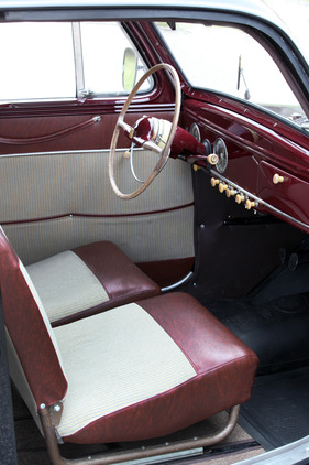 Simca «8» 1200 (1950) - die späteren Modelle hatten ein wertiges Interieur in Stoff und Leder