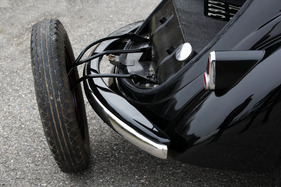 Simca «8» 1200 (1950) - intelligent gemachte Hubeinrichtung für das Reserverad