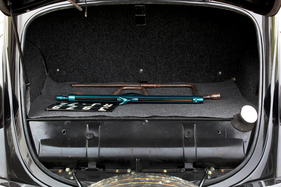 Simca «8» 1200 (1950) - relativ geräumiger Kofferraum