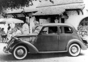 Simca 8 (1947) - die Limousine mit dem aussenliegenden Reserverad