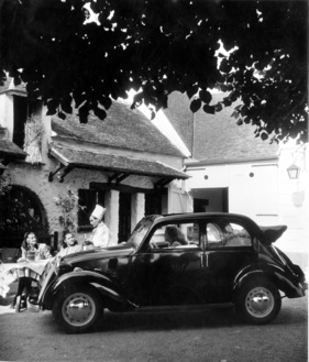 Simca 8 (1948) - als Berline Décapotable mit aufgesetztem Reserverad