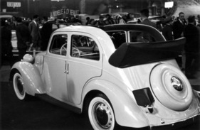 Simca 8 (1949) - Berline Décapotable am Pariser Automobilsalon 1949
