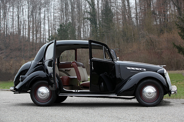 Image: Simca 8 (1950) - offered at the Vogel Autocenter sales exhibition and auction in Wangen (April 19 - 21, 2013)
