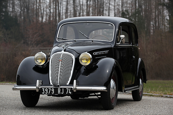 Bild: Simca 8 (1950) - angeboten in der Verkaufsausstellung und Auktion des Vogel Autocenters in Wangen (19. - 21. April 2013)