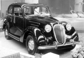 Simca 8 (1951) - ausgestellt als 1,2-Liter am Genfer Automobilsalon 1951, angeschrieben mit 6'950 Franken