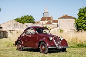Simca 8 Coupé (1939) - Lot 006 at the Artcurial Musée Automobile du Château de Vernon auction 2025