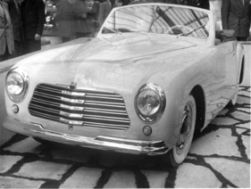Simca 8 Sport (1949) - an einer Autoausstellung