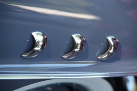 Simca 9 Berline (1954) - seitliche Verzierungen - 40. Oldtimer-Meeting Baden-Baden 2016